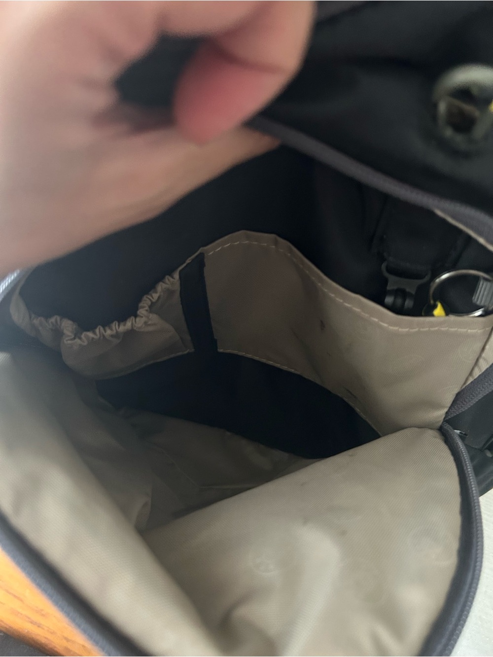 Pacsafe Anit-Theft Slingsafe 300 Carry On Travel RFID Backpack - Picture 4 of 9